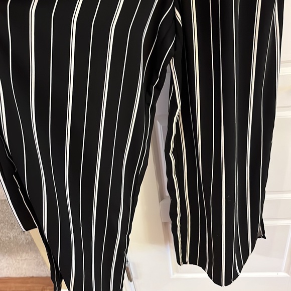 Suzy Shier. Jumpsuit. Halter tie. Open back - Picture 5 of 6